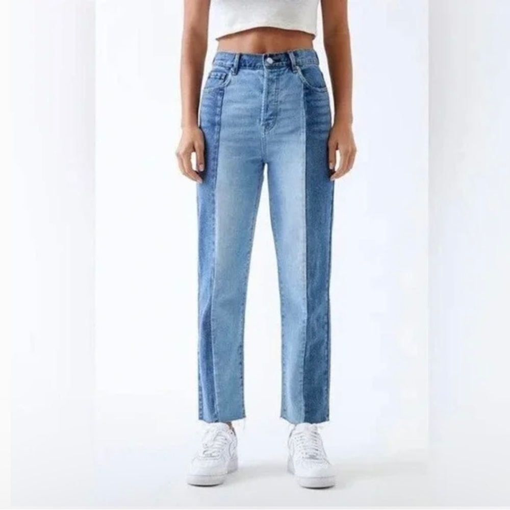 🦋Women’s PacSun two tone blue jean cropped with fretted edges and button fly